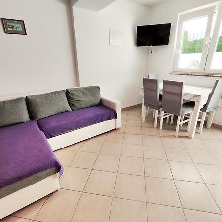 Apartments And Rooms Vuleta, Close To The Beach Makarska Chambre photo