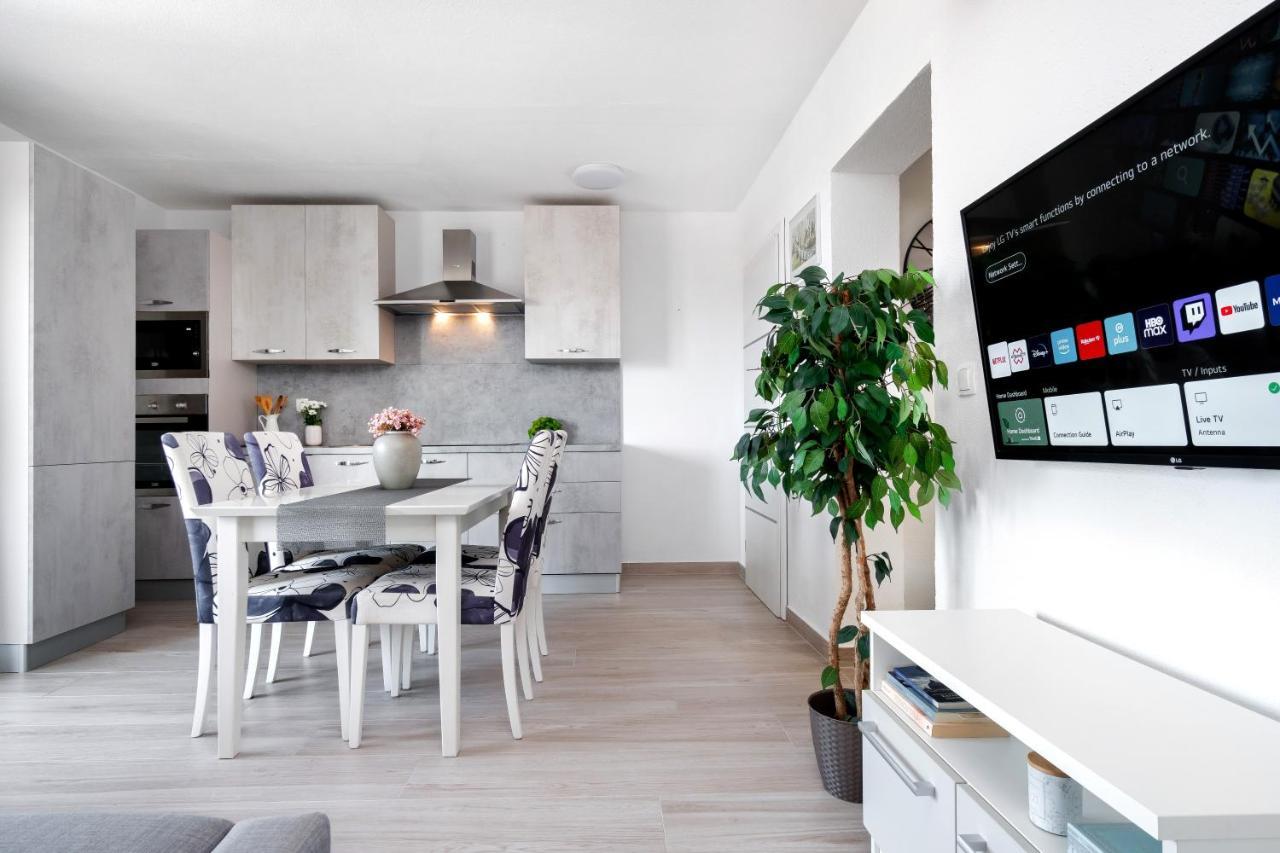 Apartments And Rooms Vuleta, Close To The Beach Makarska Extérieur photo