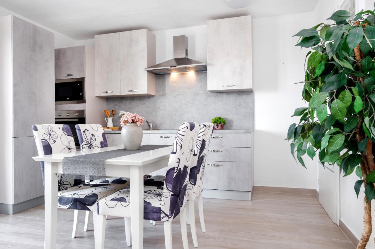 Apartments And Rooms Vuleta, Close To The Beach Makarska Extérieur photo