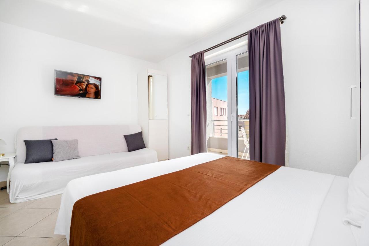 Apartments And Rooms Vuleta, Close To The Beach Makarska Chambre photo