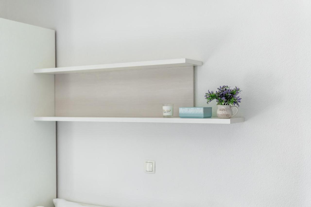 Apartments And Rooms Vuleta, Close To The Beach Makarska Chambre photo
