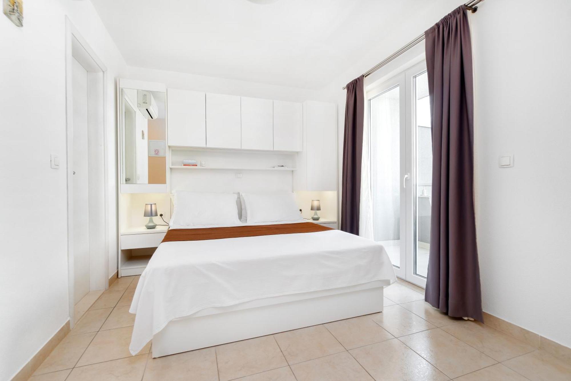 Apartments And Rooms Vuleta, Close To The Beach Makarska Extérieur photo