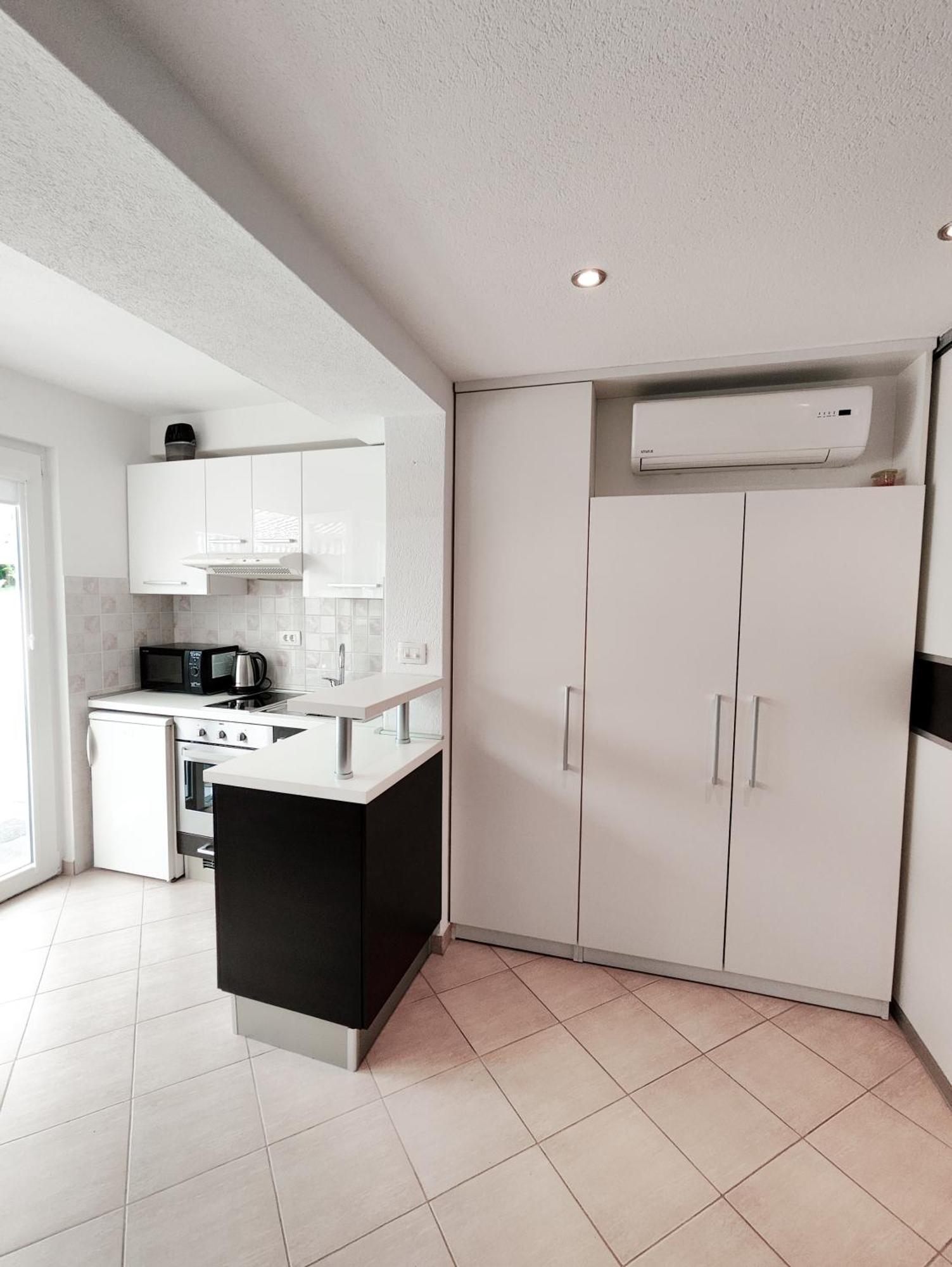 Apartments And Rooms Vuleta, Close To The Beach Makarska Chambre photo