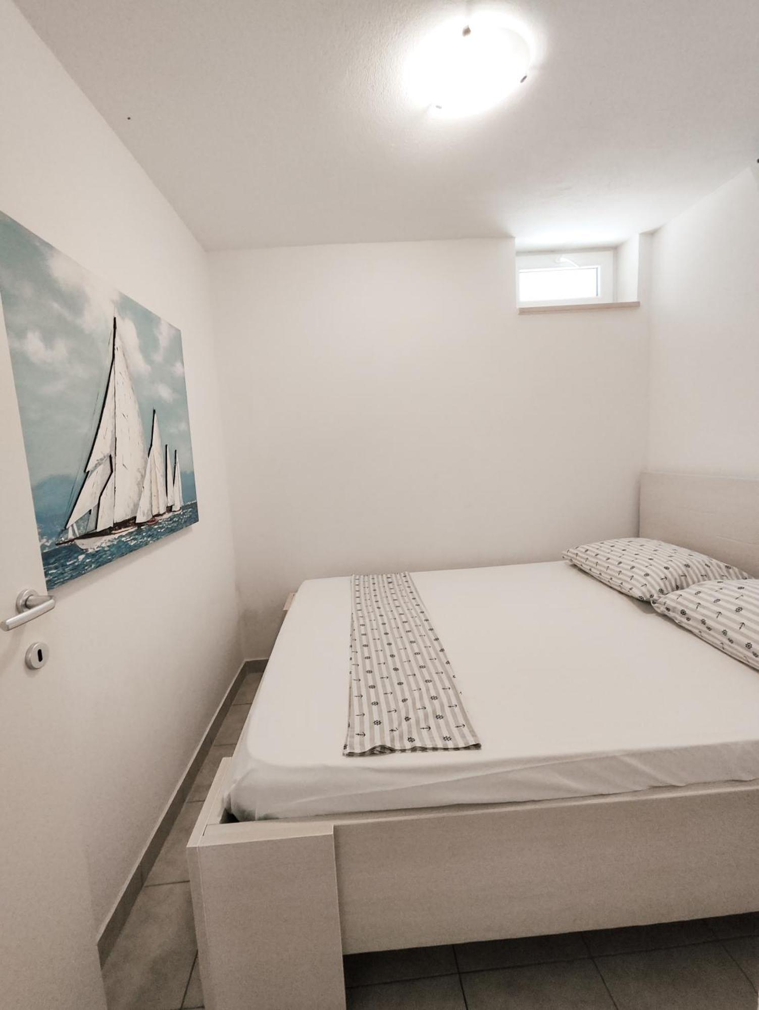 Apartments And Rooms Vuleta, Close To The Beach Makarska Chambre photo