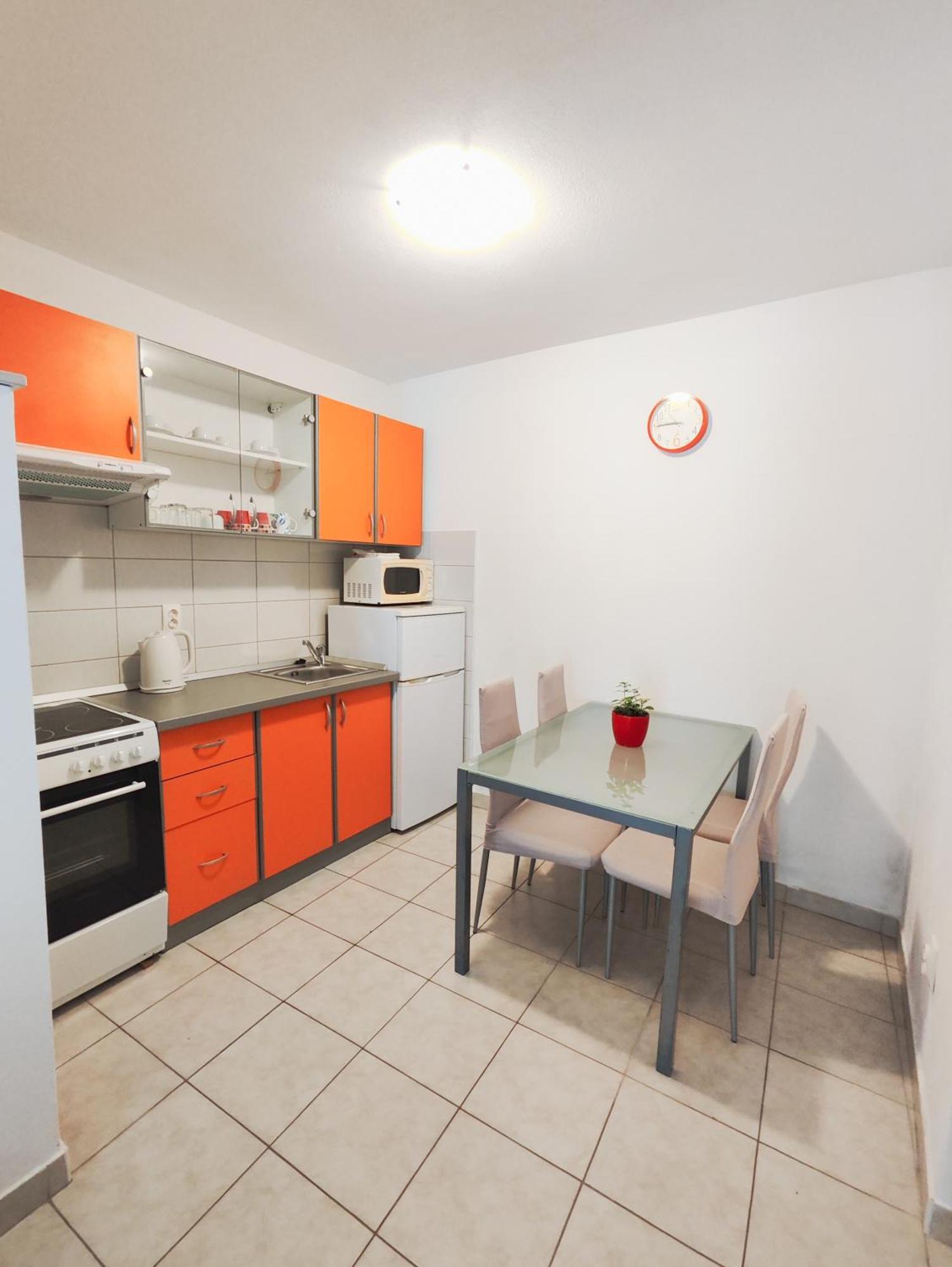 Apartments And Rooms Vuleta, Close To The Beach Makarska Chambre photo