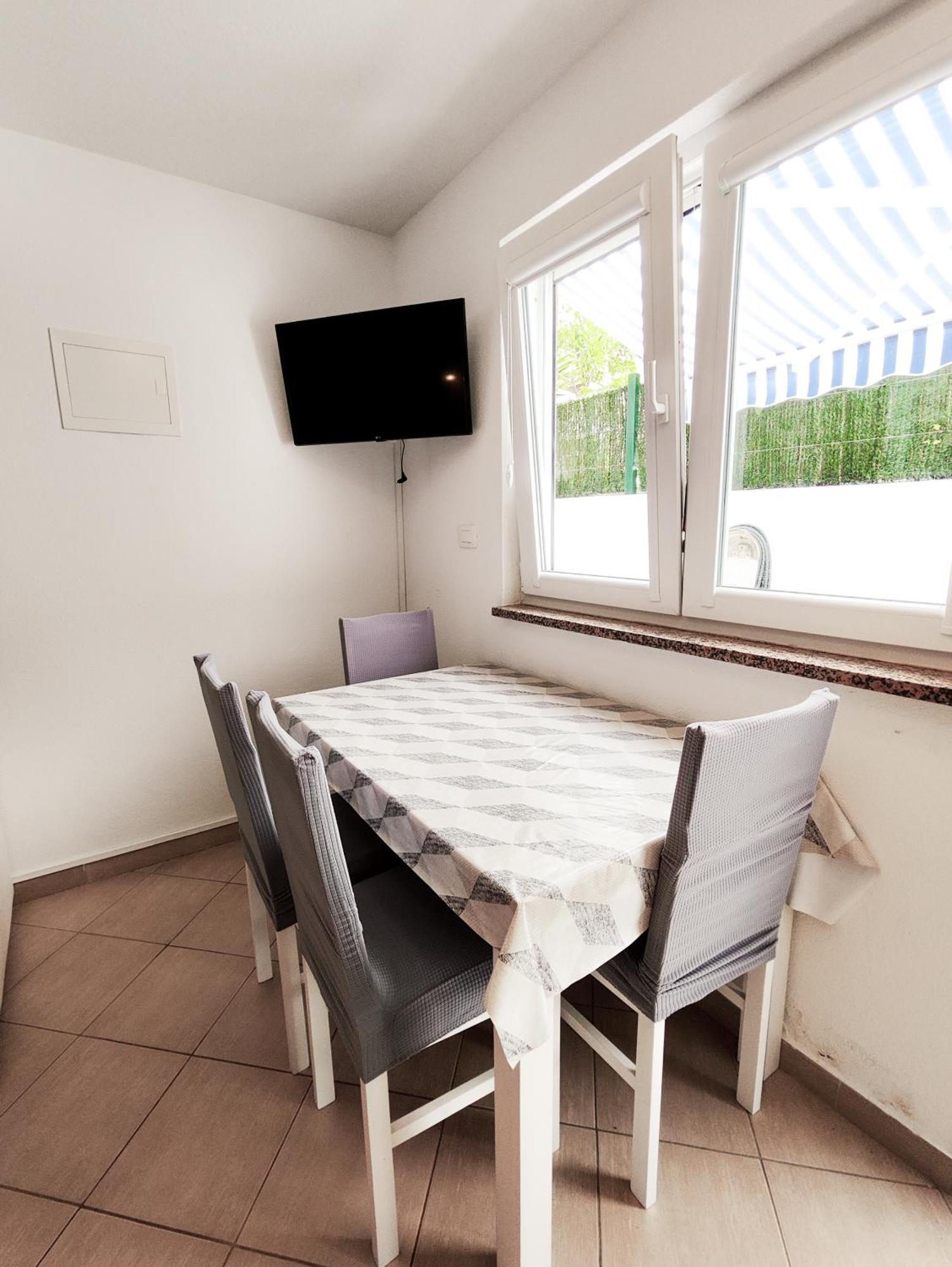 Apartments And Rooms Vuleta, Close To The Beach Makarska Chambre photo