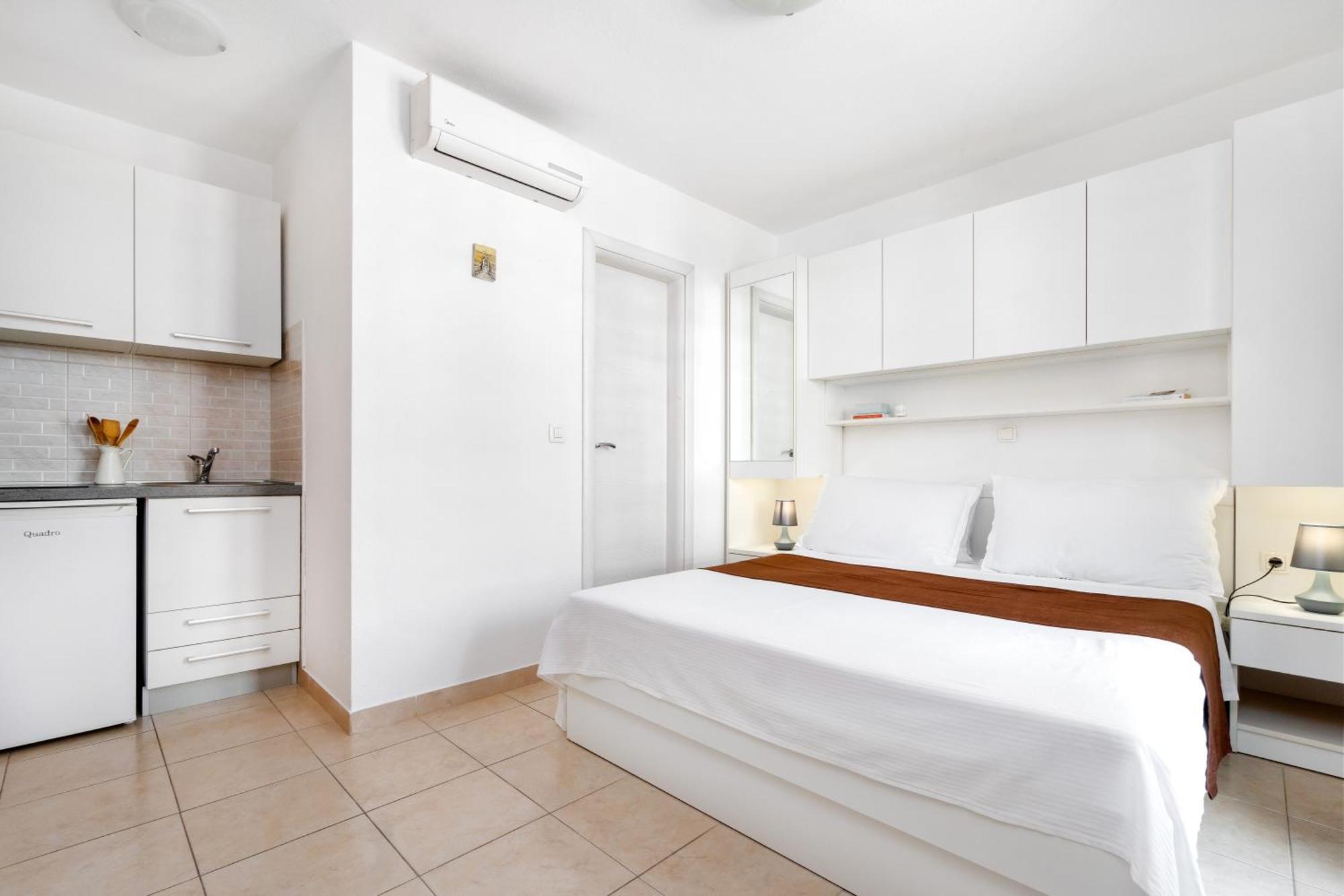 Apartments And Rooms Vuleta, Close To The Beach Makarska Chambre photo
