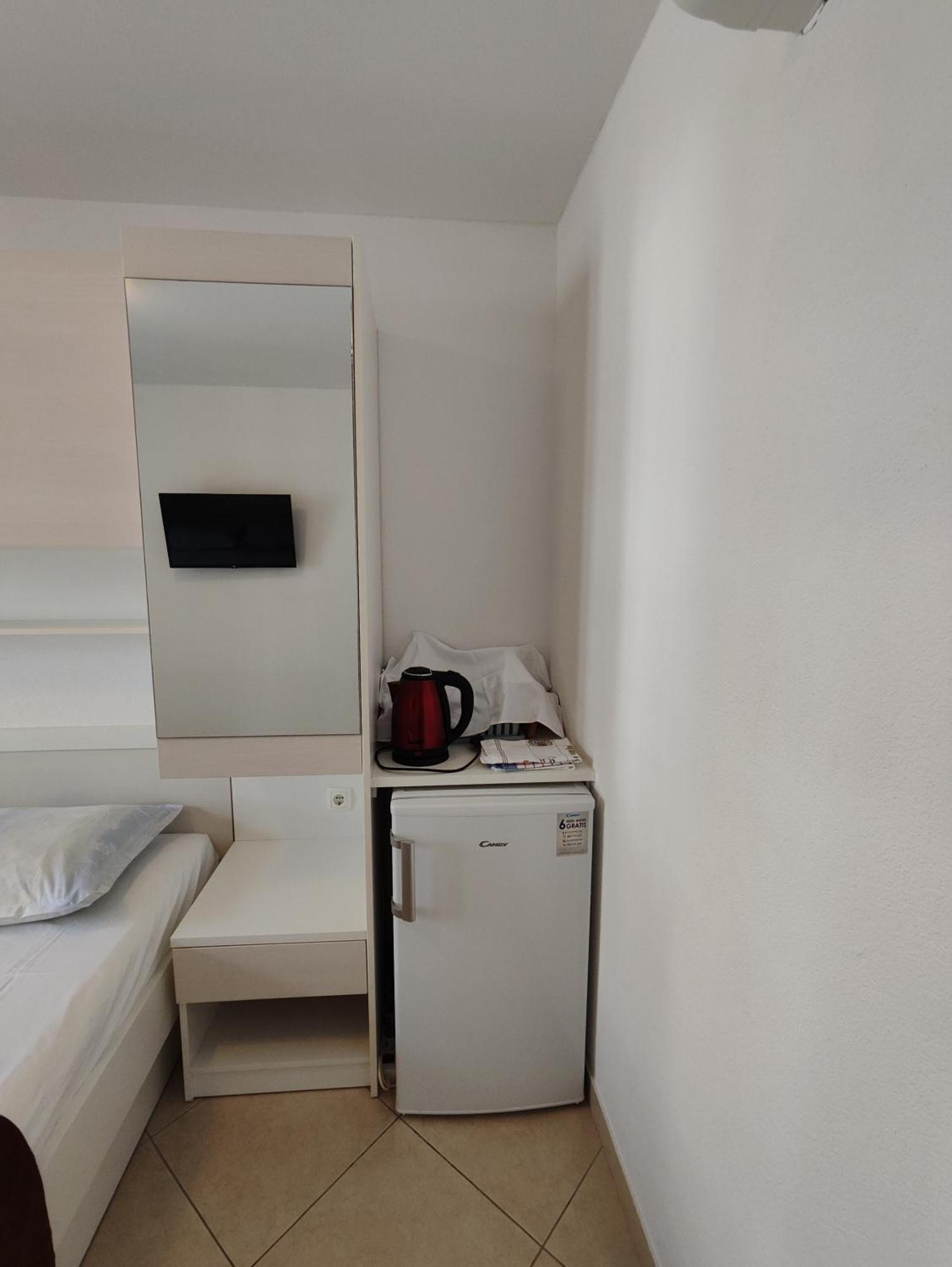 Apartments And Rooms Vuleta, Close To The Beach Makarska Chambre photo