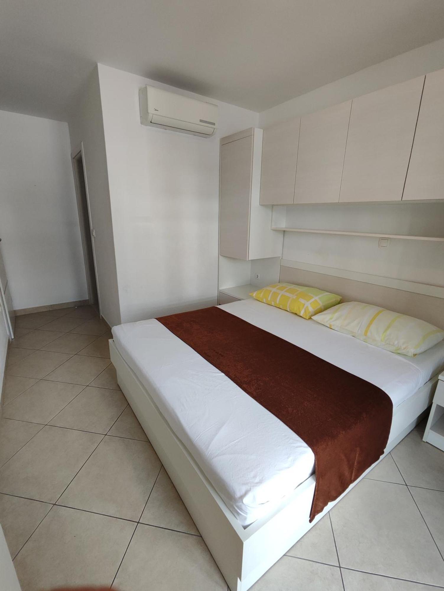 Apartments And Rooms Vuleta, Close To The Beach Makarska Chambre photo