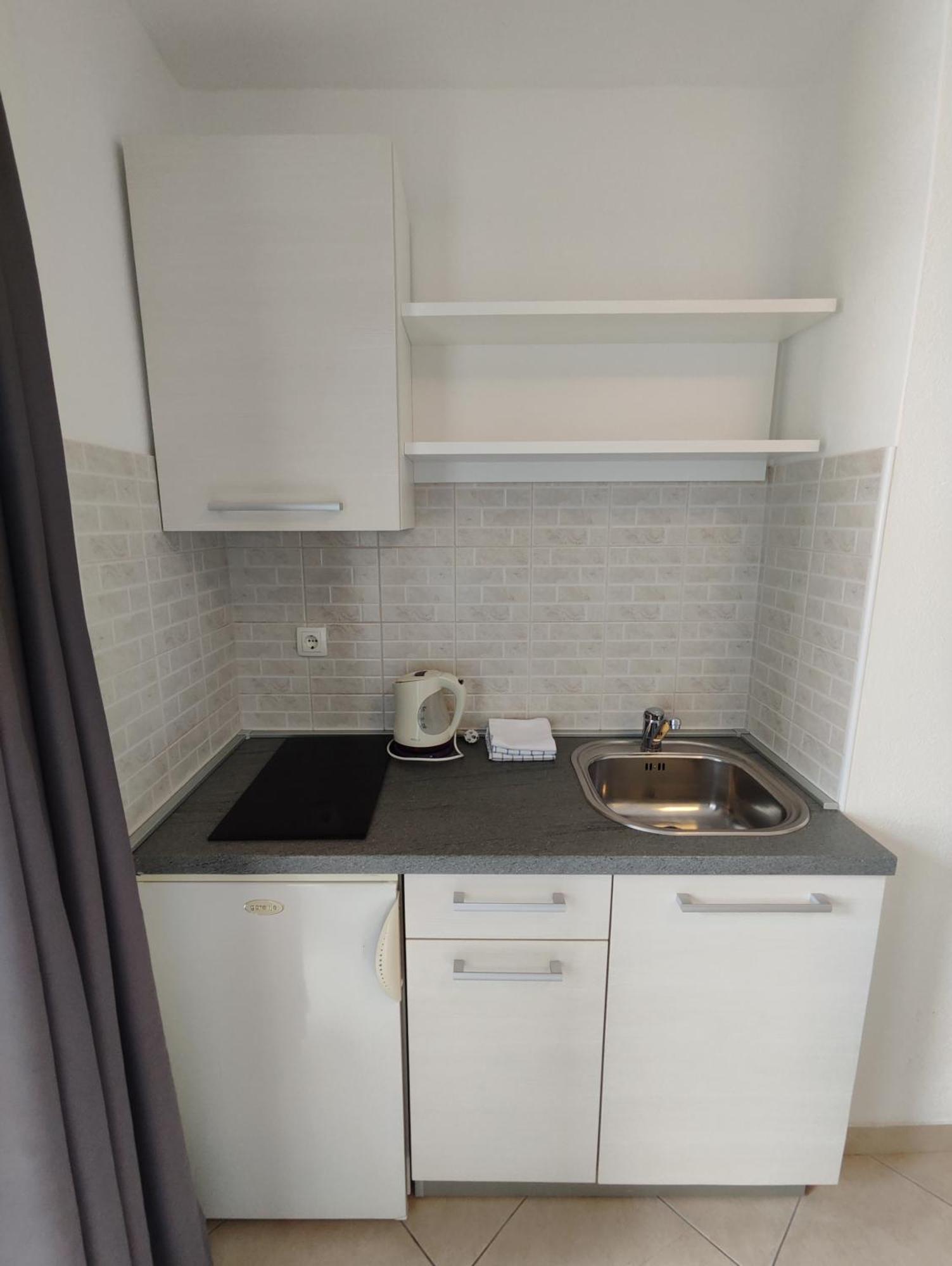 Apartments And Rooms Vuleta, Close To The Beach Makarska Chambre photo