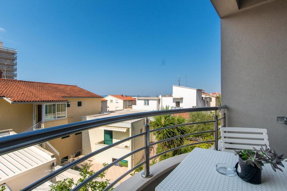Apartments And Rooms Vuleta, Close To The Beach Makarska Chambre photo